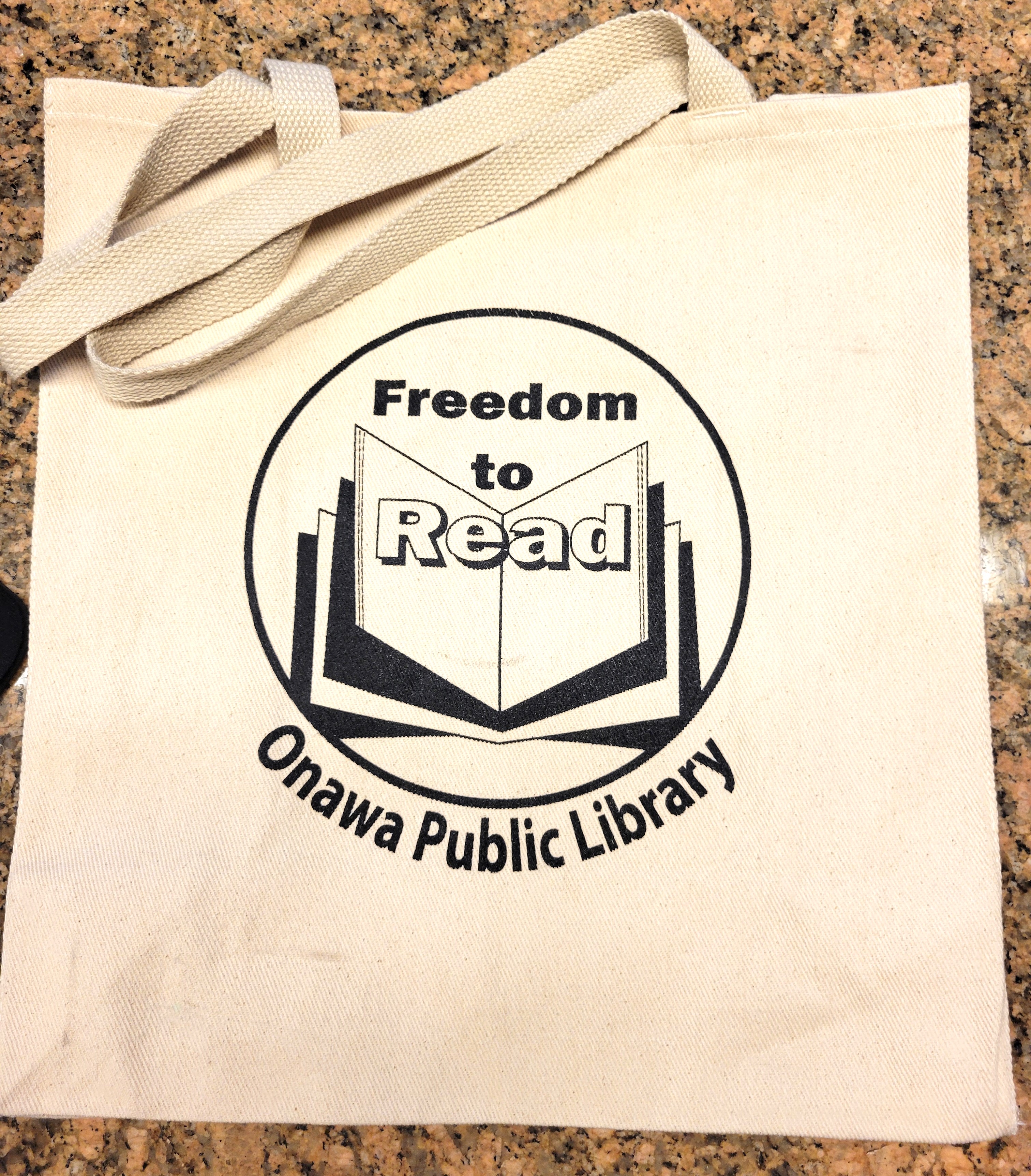 freedome to read tote.jpg